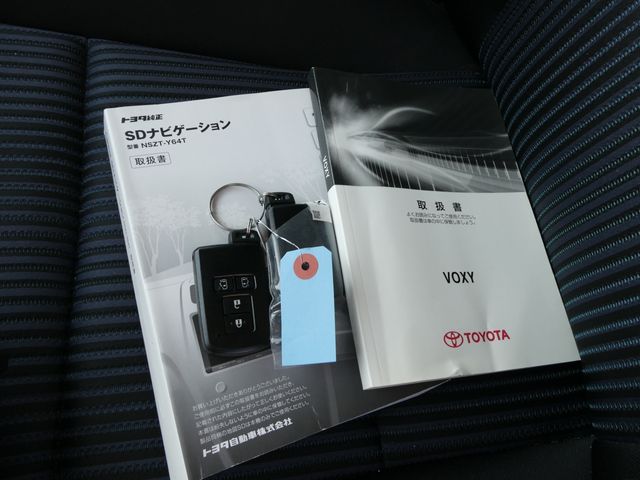 TOYOTA VOXY 2015 Image 31