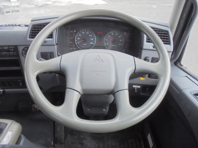 MITSUBISHI FUSOU FIGHTER 2006 Image 31