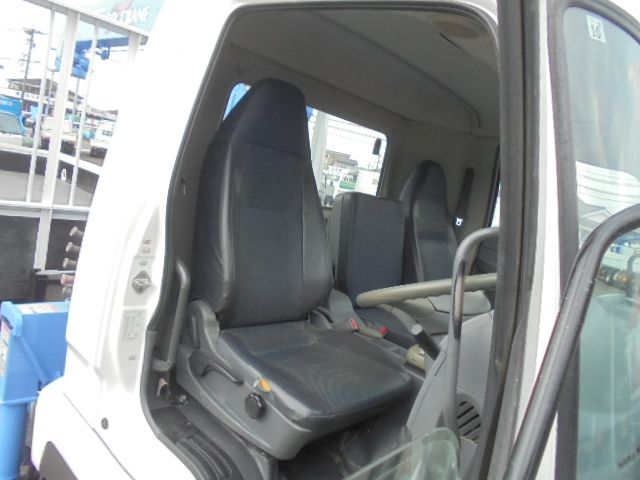 MITSUBISHI FUSOU FIGHTER 2006 Image 31