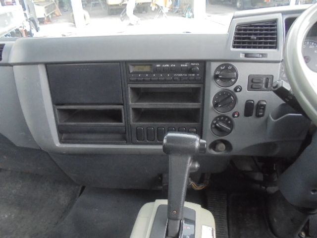 MITSUBISHI FUSOU FIGHTER 2006 Image 31