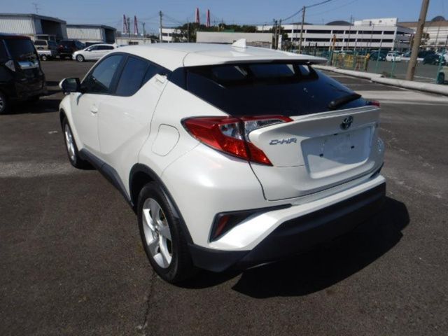 TOYOTA C-HR 2017 Image 31