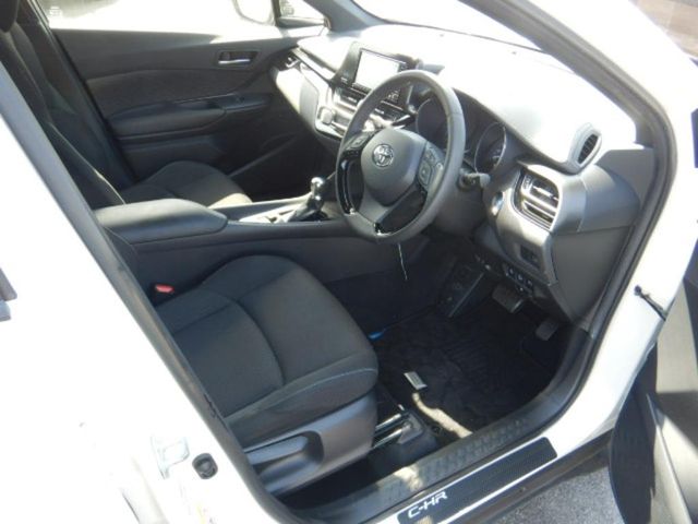 TOYOTA C-HR 2017 Image 31