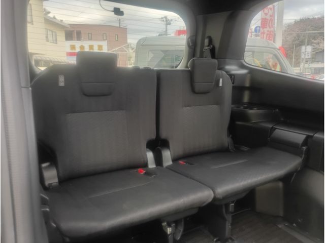 TOYOTA VOXY HYBRID 2023 Image 31