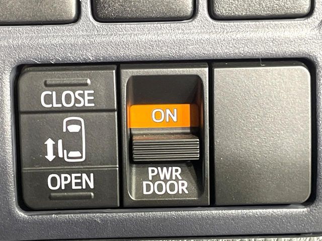 TOYOTA VOXY 2014 Image 31