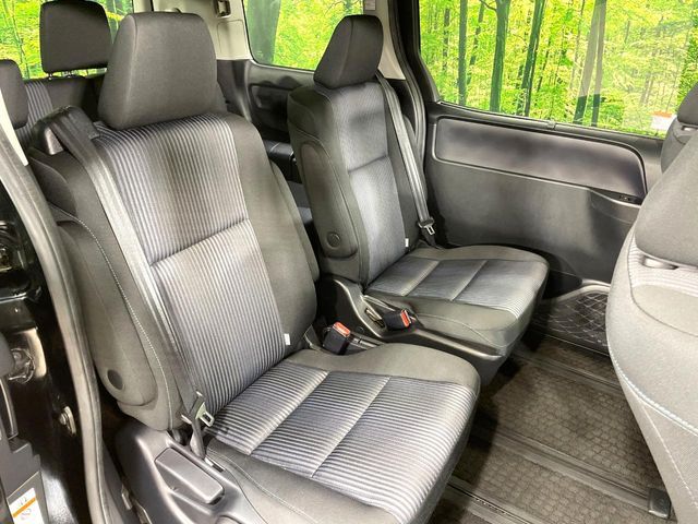 TOYOTA VOXY 2014 Image 31