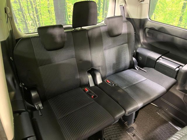 TOYOTA VOXY 2014 Image 31