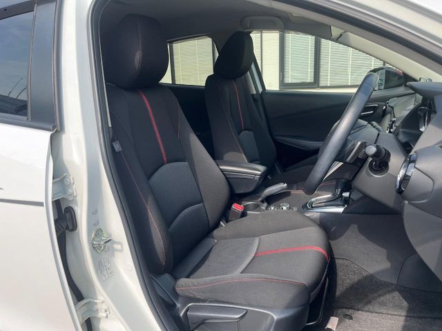 MAZDA DEMIO 2015 Image 31