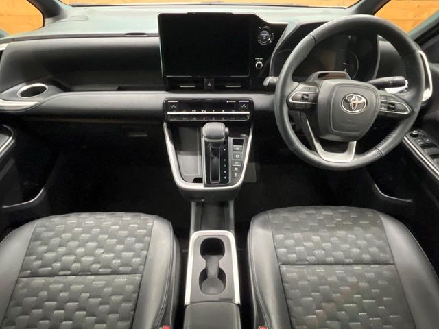 TOYOTA VOXY HYBRID 2023 Image 31