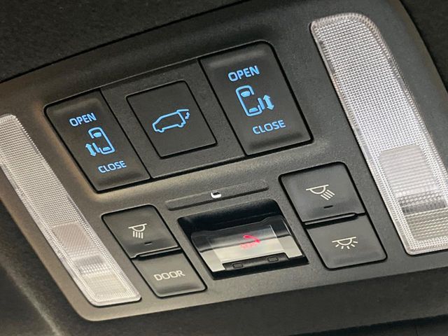 TOYOTA VOXY HYBRID 2023 Image 31