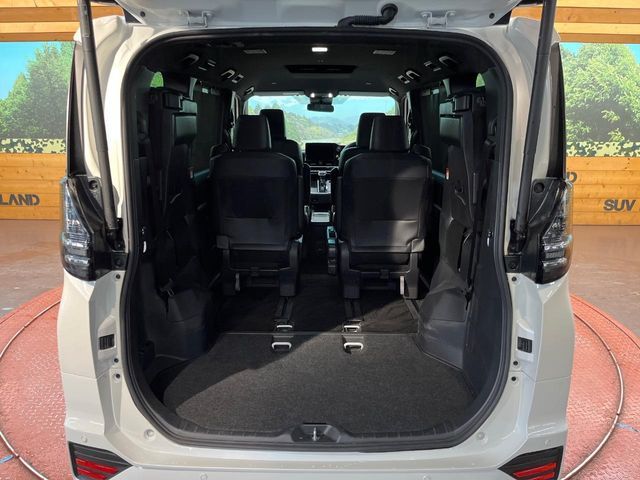 TOYOTA VOXY HYBRID 2023 Image 31