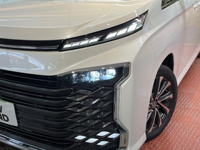 TOYOTA VOXY HYBRID 2023 Image 31