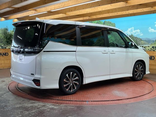 TOYOTA VOXY HYBRID 2023 Image 31