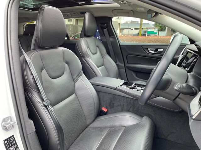 VOLVO V60 2021 Image 31