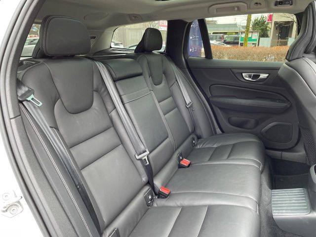 VOLVO V60 2021 Image 31