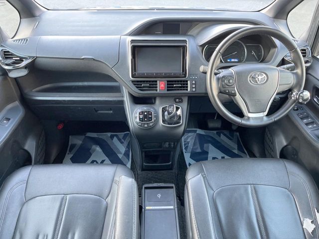 TOYOTA NOAH HYBRID 2015 Image 31