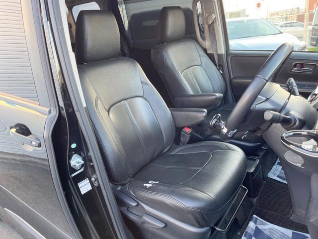 TOYOTA NOAH HYBRID 2015 Image 31