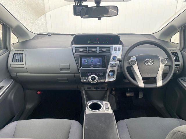 TOYOTA PRIUS ALPHA 2013 Image 31