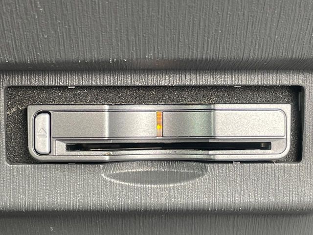 TOYOTA PRIUS ALPHA 2013 Image 31