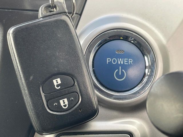 TOYOTA PRIUS ALPHA 2013 Image 31