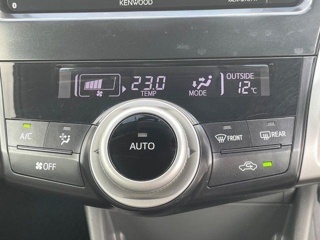 TOYOTA PRIUS ALPHA 2013 Image 31