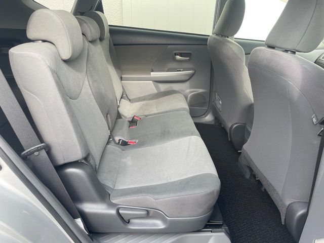 TOYOTA PRIUS ALPHA 2013 Image 31