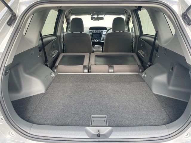 TOYOTA PRIUS ALPHA 2013 Image 31