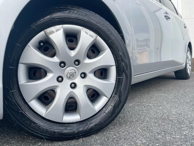 TOYOTA PRIUS ALPHA 2013 Image 31