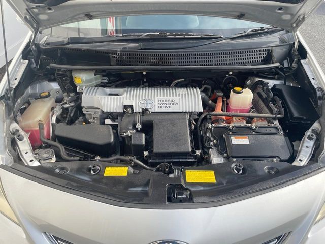 TOYOTA PRIUS ALPHA 2013 Image 31