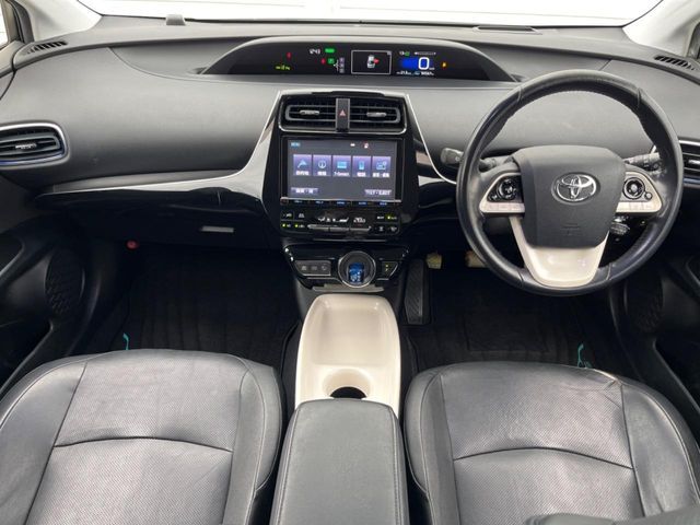 TOYOTA PRIUS 2017 Image 31