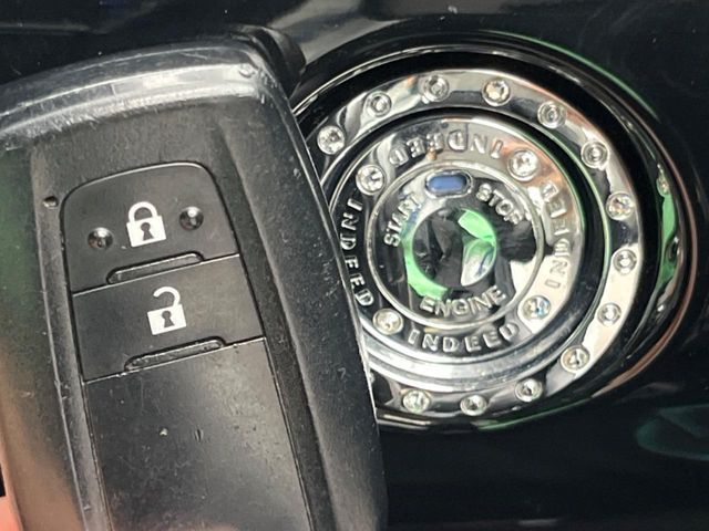 TOYOTA PRIUS 2017 Image 31