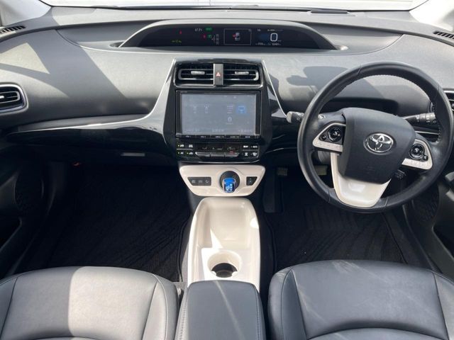 TOYOTA PRIUS 2016 Image 31