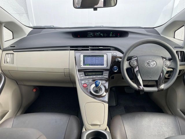 TOYOTA PRIUS 2012 Image 31