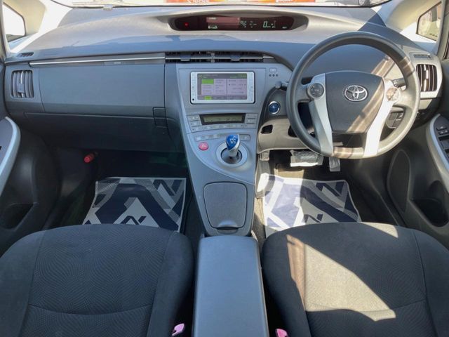 TOYOTA PRIUS 2013 Image 31