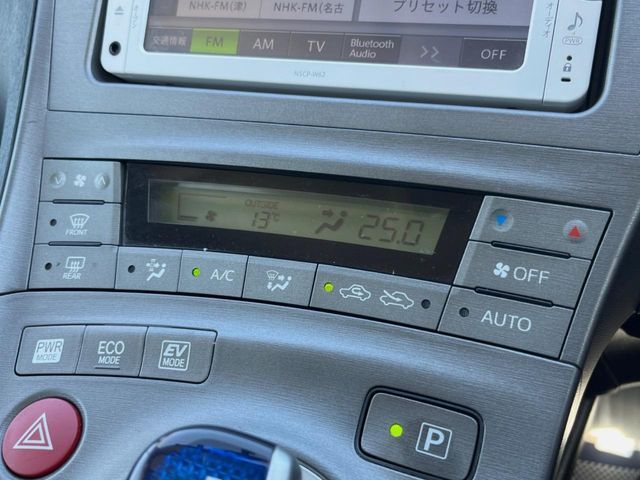 TOYOTA PRIUS 2013 Image 31