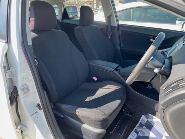 TOYOTA PRIUS 2013 Image 31