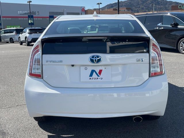 TOYOTA PRIUS 2013 Image 31