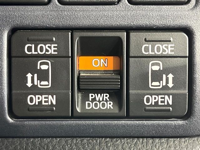 TOYOTA VOXY 2016 Image 31