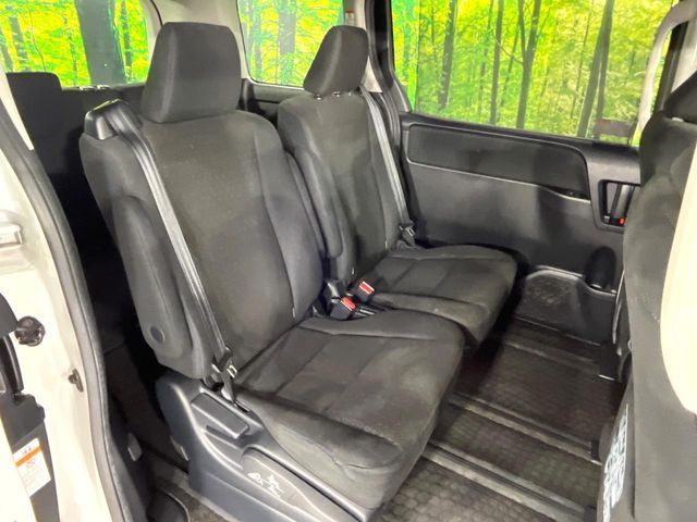 TOYOTA VOXY 2016 Image 31