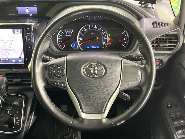TOYOTA VOXY 2016 Image 31