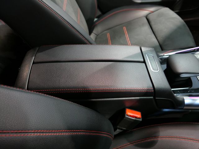 MERCEDES BENZ GLB 2023 Image 31