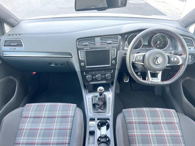 VOLKSWAGEN GOLF GTI 2015 Image 31