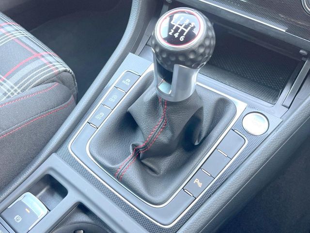 VOLKSWAGEN GOLF GTI 2015 Image 31