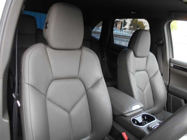 PORSCHE CAYENNE 2015 Image 31