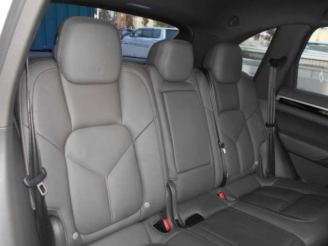 PORSCHE CAYENNE 2015 Image 31