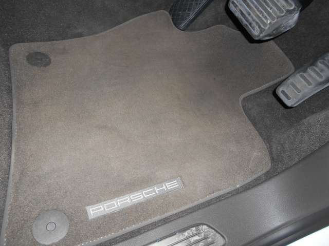 PORSCHE CAYENNE 2015 Image 31