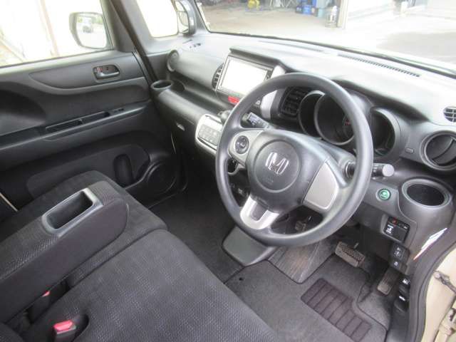 HONDA N BOX 2017 Image 31