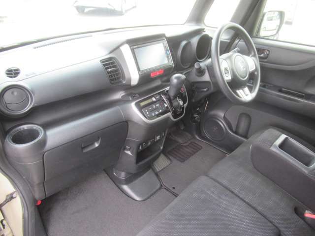 HONDA N BOX 2017 Image 31