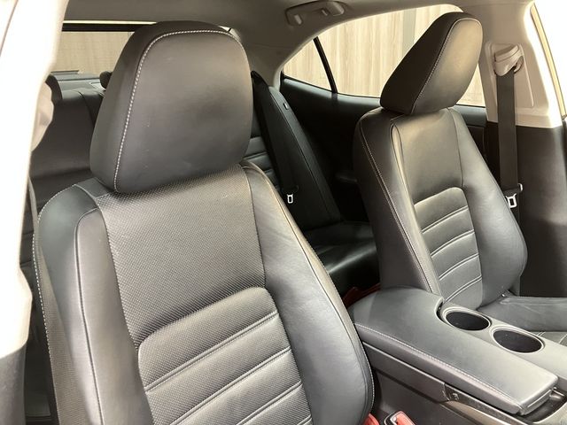 TOYOTA LEXUS IS300H 2013 Image 31