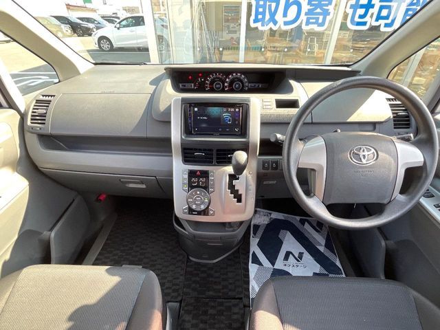 TOYOTA VOXY 2009 Image 31