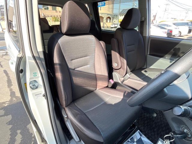 TOYOTA VOXY 2009 Image 31